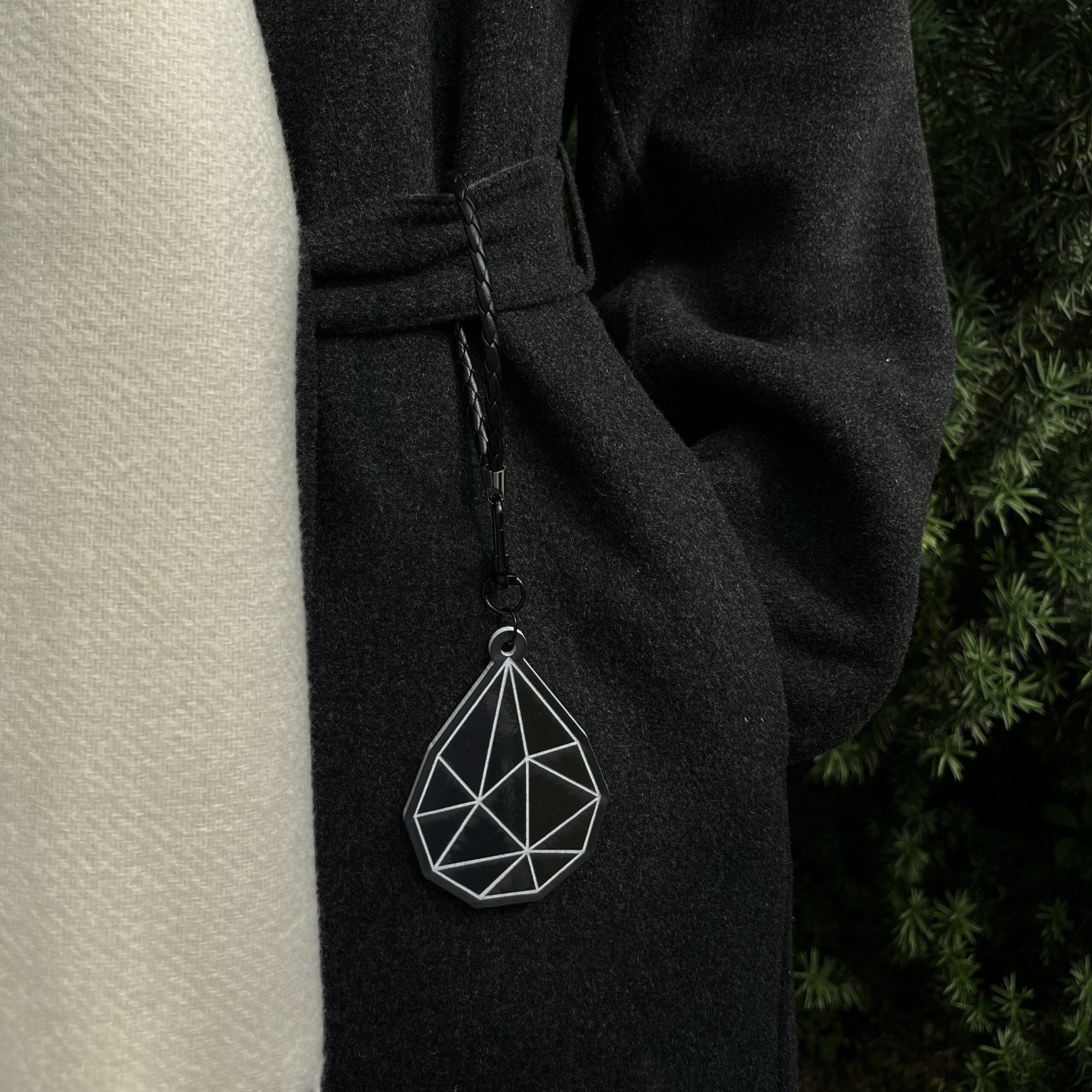 Reflective Pendant “Tear” Black