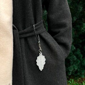 Reflective Pendant “Oak Leaf” white